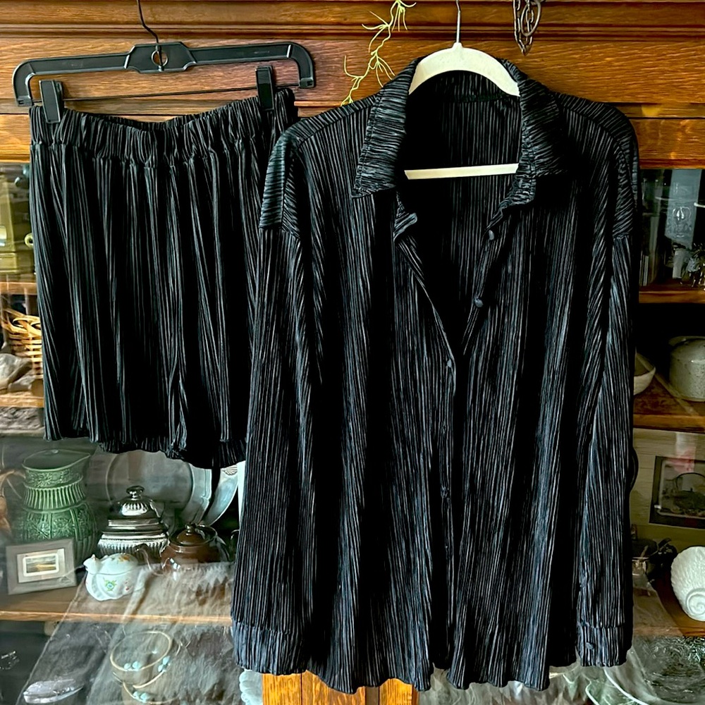 Pleated Plisse Matching Set in Black